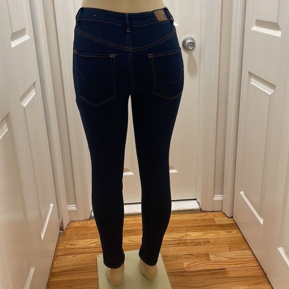 High-Waisted Skinny Jeans 6 - Picture 3 of 3